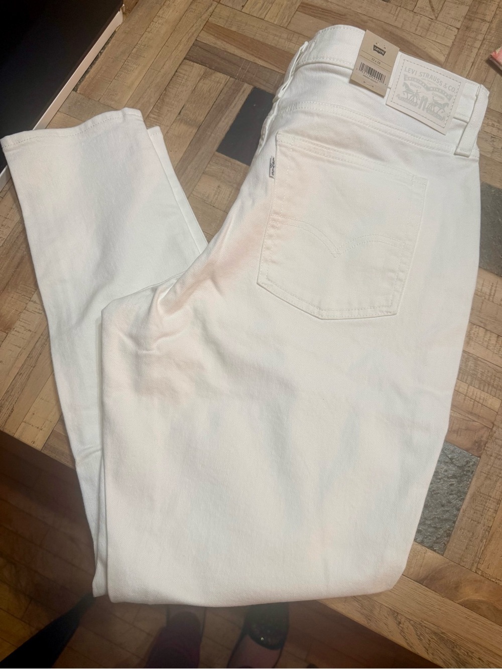 NWT Levi’s 721 High Rise Skinny Jeans - White (Size 33x28)